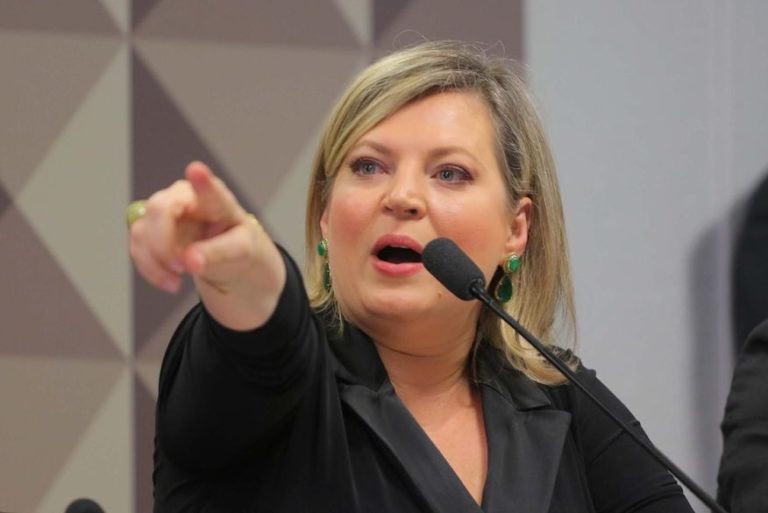 PSL pede impeachment de Bolsonaro na Câmara
