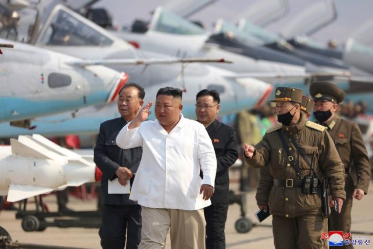 Kim Jong-un está ‘vivo e bem’, diz Coreia do Sul