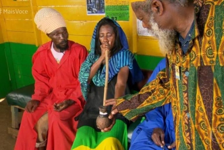 “Até hoje, não sei se voltei”, diz Glória Maria sobre quando fumou maconha na Jamaica