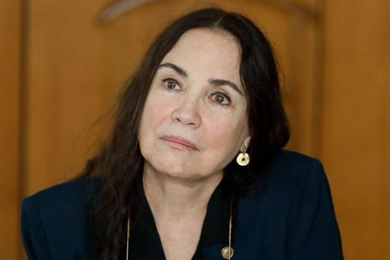 Grupo de mais de 500 artistas divulga manifesto em repúdio a declarações de Regina Duarte