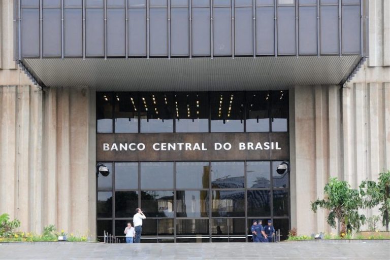 Economistas do mercado financeiro passam a estimar tombo de 4,11% para o PIB em 2020
