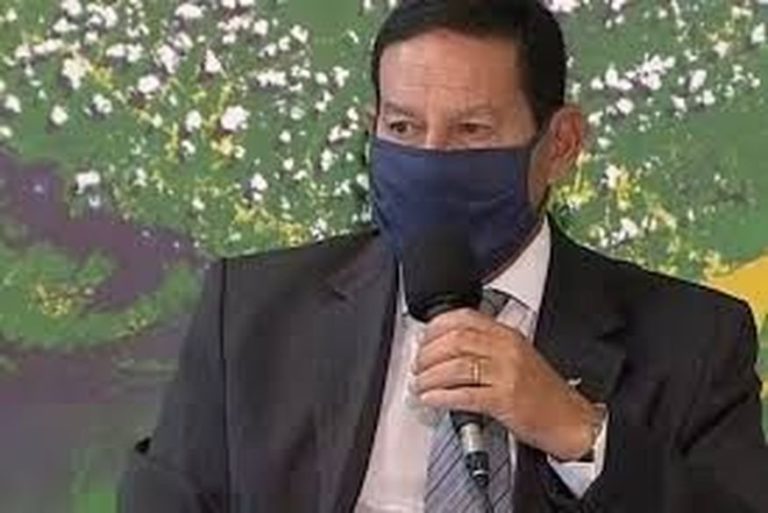 Após contato com servidor com coronavírus, Mourão faz teste e entra em isolamento
