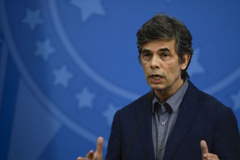 Nelson Teich pede demissão do Ministério da Saúde menos de um mês após assumir