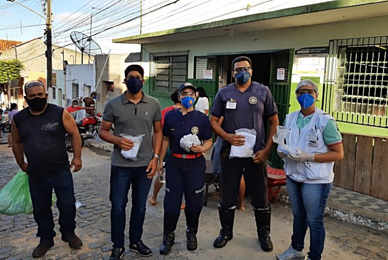 SERRA: Prefeito Danilo distribui máscaras na feira neste sábado (09)