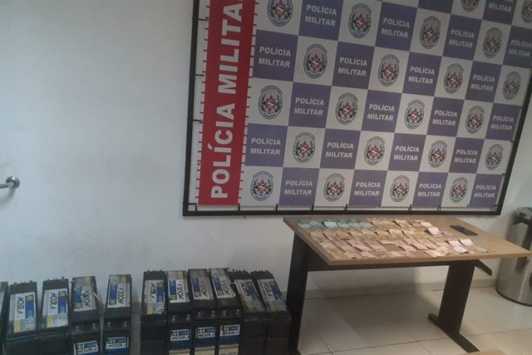 Polícia intercepta carro e recupera dez baterias roubadas de empresa de telefonia na Paraíba