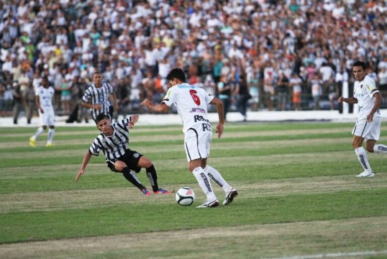 Futebol, lojas de material de construção e escritórios de profissionais liberais retornam atividades em João Pessoa Futebol, lojas de material de construção e escritórios de profissionais liberais retornam atividades em João Pessoa