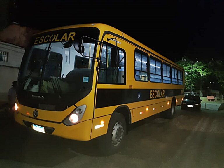 Prefeitura de Riachão do Bacamarte recebe ônibus escolar do Governo do Estado