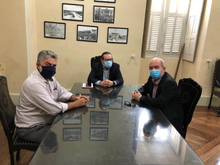 Na capital, Robério trata com Secretários de Estado sobre o asfalto de Pontina e Chã dos Pereiras, cestas básicas e testes de Covid-19