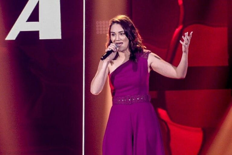 Paraibana vocalista da banda Limão com Mel conquista técnicos e avança no The Voice Brasil