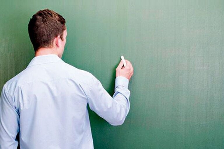 Aulas presenciais para o 1º ano do ensino médio podem ser retomadas em João Pessoa Aulas presenciais para o 1º ano do ensino médio podem ser retomadas em João Pessoa