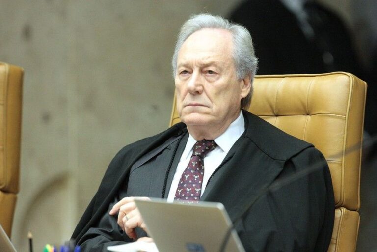 Vacinação obrigatória será analisada pelo plenário do STF, define Lewandowski Vacinação obrigatória será analisada pelo plenário do STF, define Lewandowski