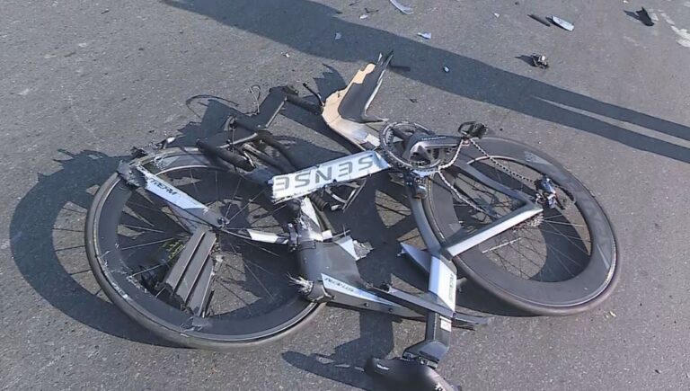 Ciclista bicampeão brasileiro é atropelado na orla da Lagoa da Pampulha, em BH Ciclista bicampeão brasileiro é atropelado na orla da Lagoa da Pampulha, em BH
