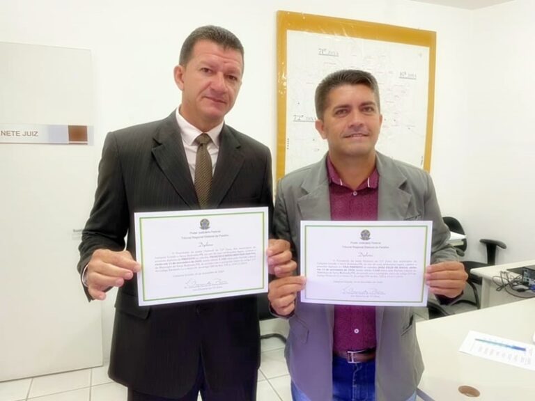 CHICÃO E JOÃO NOVO SÃO DIPLOMADOS EM SERRA REDONDA JUNTO COM VEREADORES