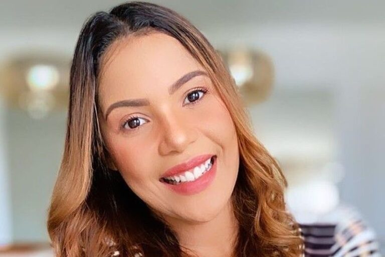 Cantora gospel fica gravemente ferida após carro colidir com caminhão em rodovia