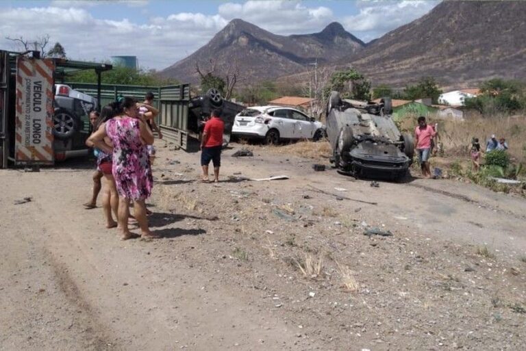 Prefeita que é médica, deixa cerimônia de posse do cargo para atender vítimas de acidente no Ceará