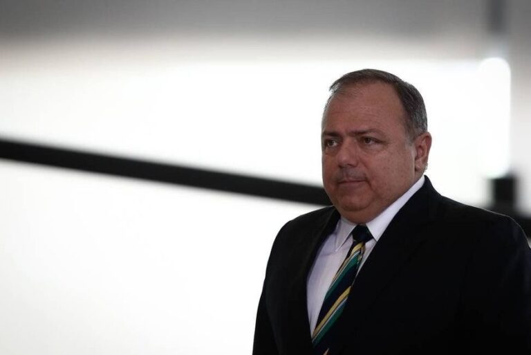 Ministério Público permitirá compra de vacina antes do registro pela Anvisa, diz ministro da saúde