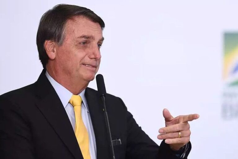 Brasil está uma maravilha, afirma Bolsonaro após dizer que país está quebrado