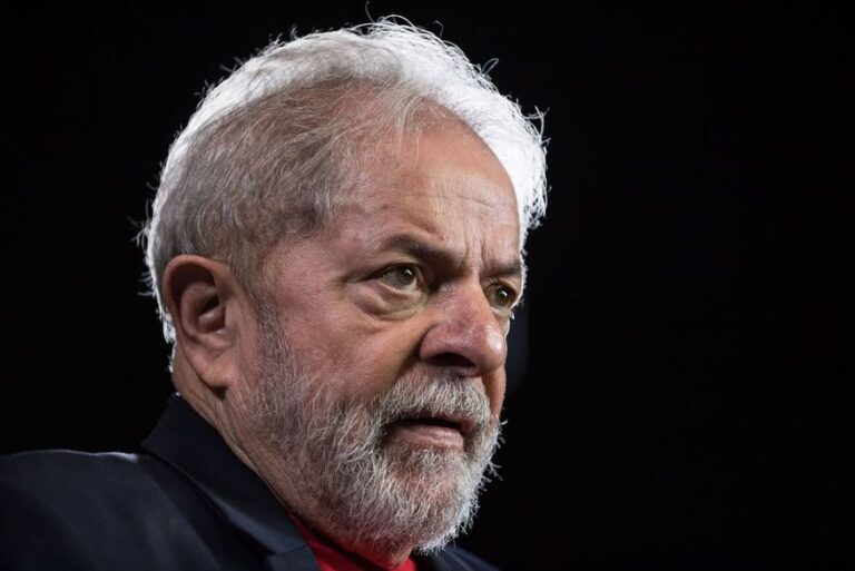 Deputados que assinaram pedido de impeachment perderão cargos e recursos parlamentares, diz líder do governo