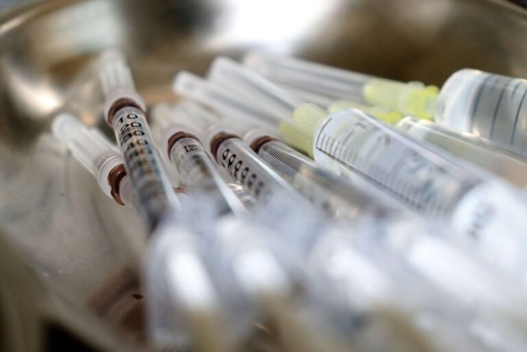 Paraíba deve receber 120 mil doses de vacinas contra Covid-19 nos próximos dias e ministro promete envio de 200 mil a cada nova semana