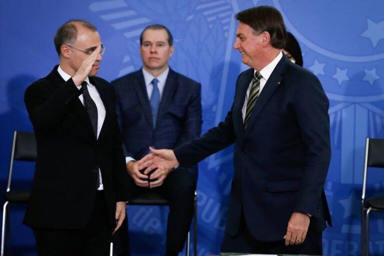 Bolsonaro promete redução de imposto sobre diesel e para games