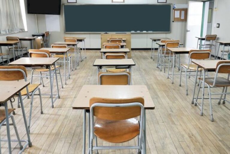 Aulas presenciais nas escolas públicas devem voltar a partir de setembro na Paraíba, diz secretário de Educação