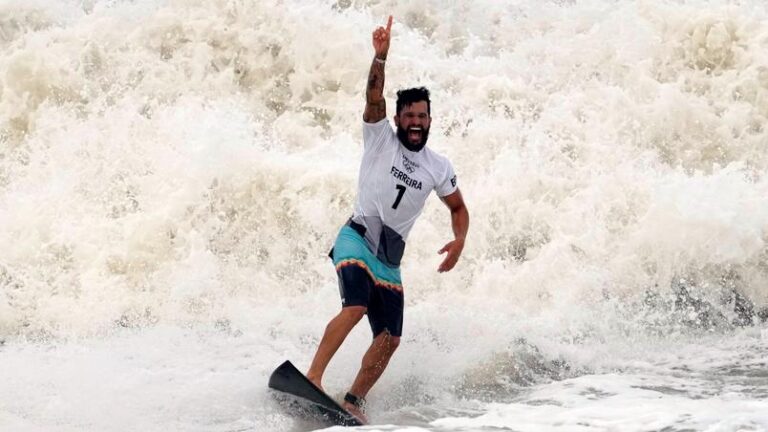 CAMPEÃO: Ítalo Ferreira conquista 1º ouro olímpico do surfe para o Brasil