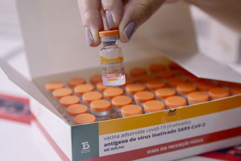 Paraíba recebe mais de 56 mil doses das vacinas Astrazeneca e Coronavac contra Covid-19