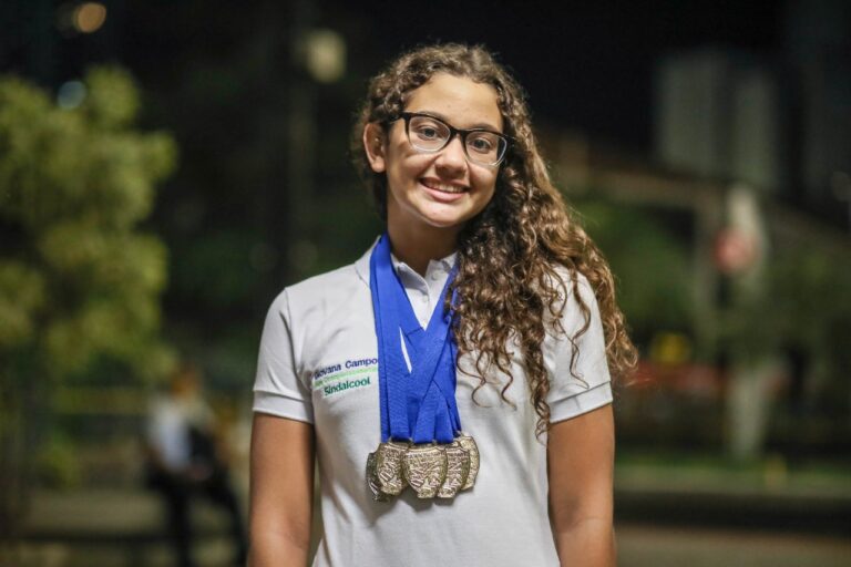 BRILHA MUITO: paraibana Giovanna Campos é promessa em campeonato brasileiro de natação
