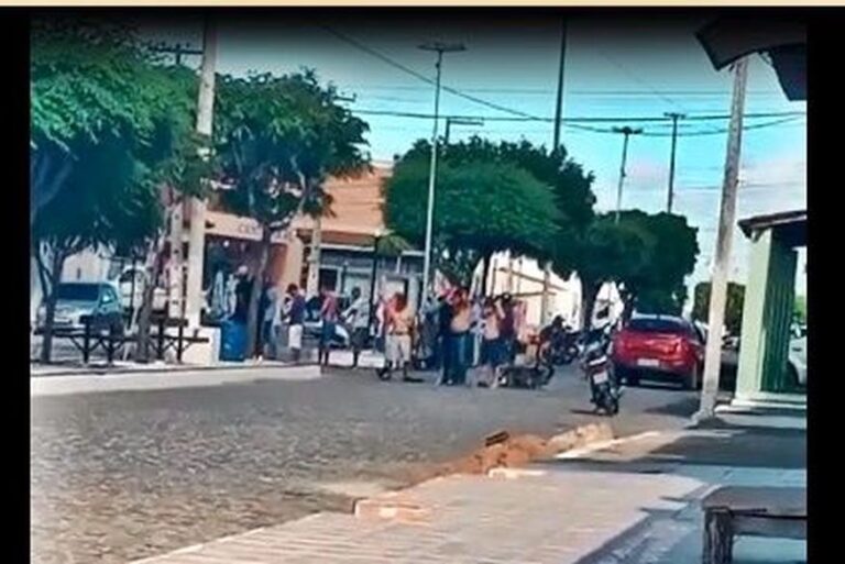 Grupo armado aterroriza moradores, assalta comerciantes e faz reféns no município de Assunção, neste sábado