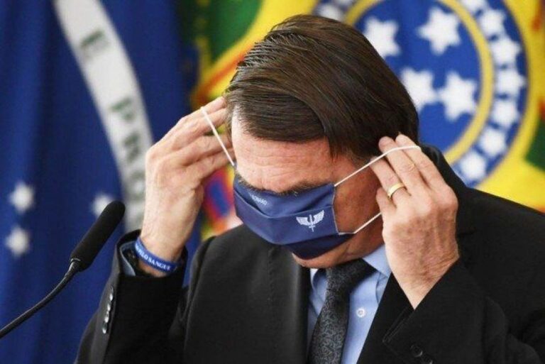 Bolsonaro diz que vai definir nesta segunda-feira data para fim do uso de máscaras
