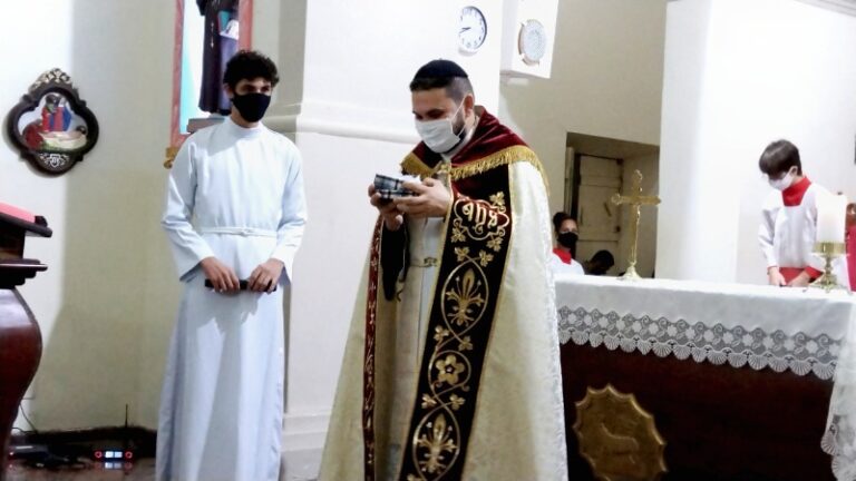 VÍDEO: Padre Mário recebe homenagens pela passagem de seu aniversário