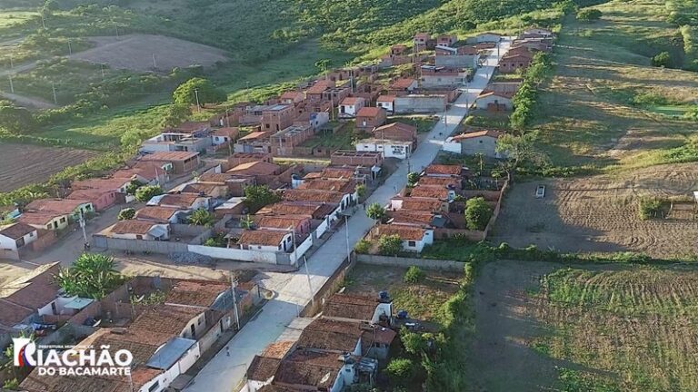VÍDEO: Prefeito Ari acompanha a conclusão da grande obra de pavimentação no conjunto Severino Cabral em Riachão do Bacamarte