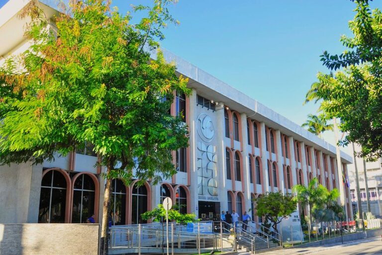 Assembleia aprova Lei Lucas Santos para garantir combate ao cyberbullying na Paraíba