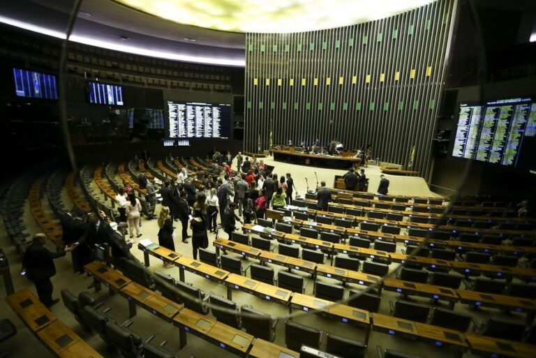 Deputados devem votar texto final da reforma eleitoral nesta terça-feira; veja o que pode mudar
