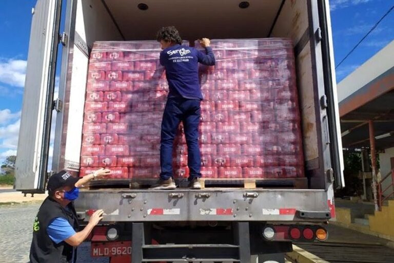 Carga de cerveja avaliada em R$ 216 mil é apreendida sem nota fiscal no Sertão da Paraíba