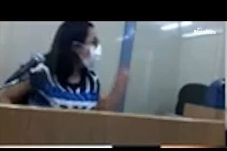Em audiência, juíza nega direito ao silêncio parcial de réu, dá murro na mesa e encerra audiência aos gritos
