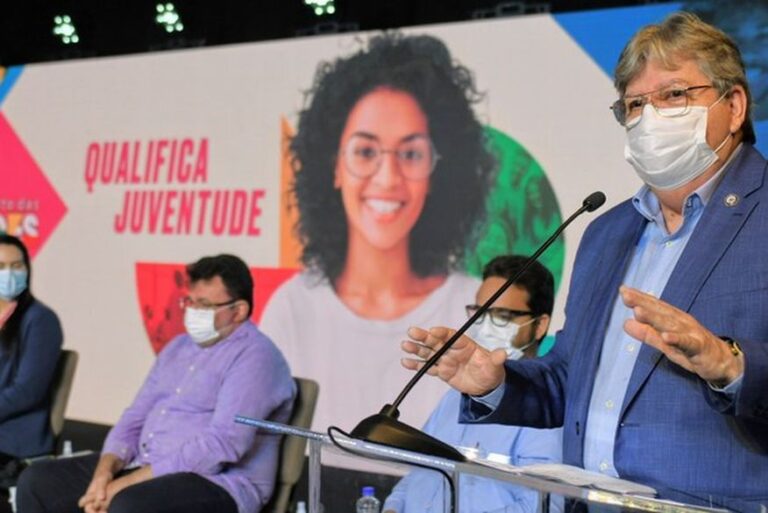 João Azevêdo lança programa de qualificação profissional para mais de 4 mil jovens na Paraíba