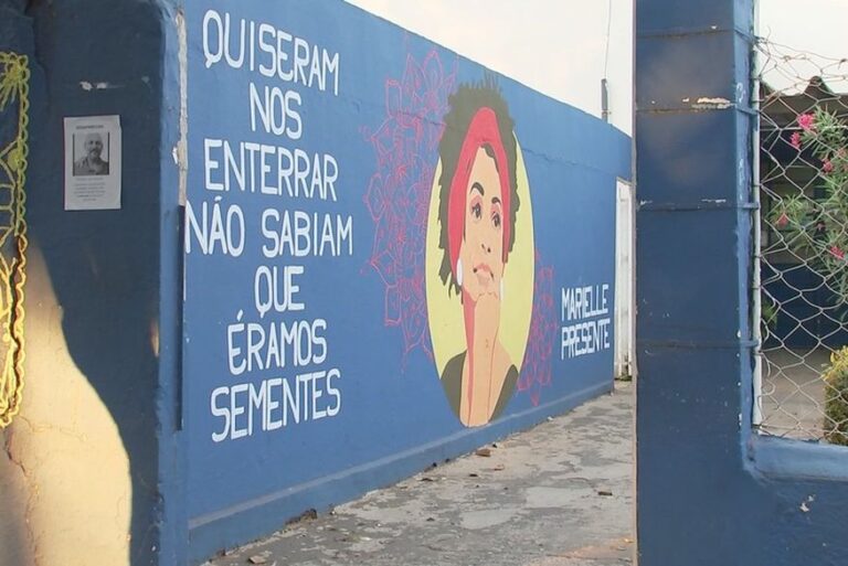 Escola apaga arte com rosto de Marielle Franco após votação de pais, professores e alunos