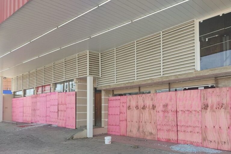 Homem é morto após ser impedido de entrar em mercado sem máscara e voltar com faca em SC, diz polícia