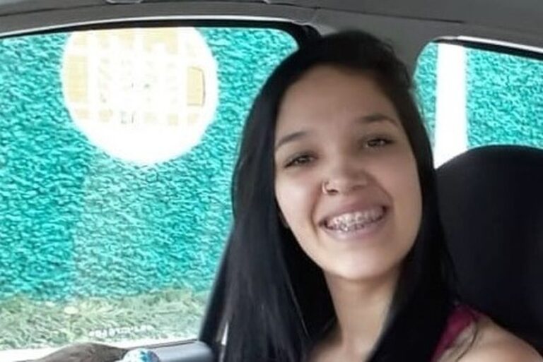 Policial Militar alega que atirou em esposa após escorregar em garrafa de água