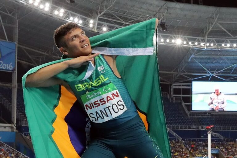Paraibano Petrúcio Ferreira conquista ouro com recorde paralímpico e sela o bicampeonato