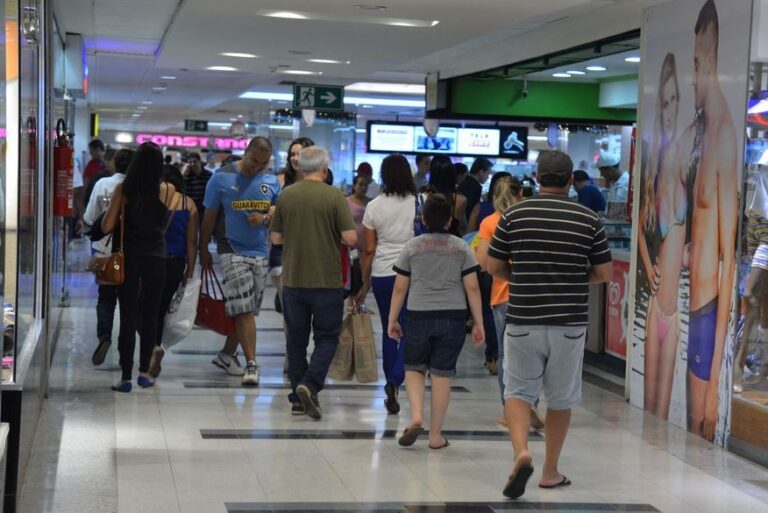 Dia dos Pais traz alívio às lojas, mas problemas da pandemia persistem