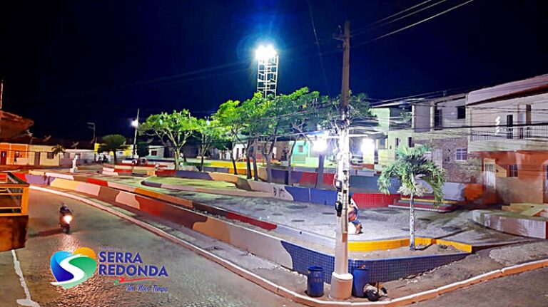 REVITALIZADA: Praça Colorida de Serra Redonda recebe nova iluminação em lâmpadas de led