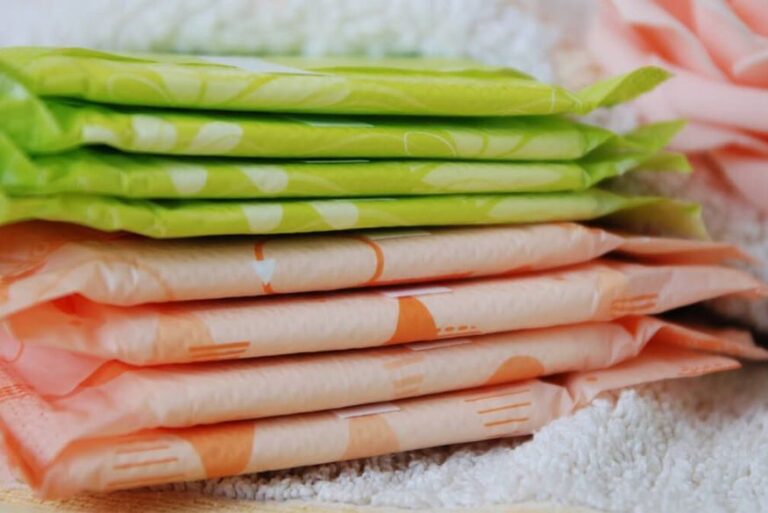 Programa estadual da Dignidade Menstrual, que distribui absorventes e coletores menstruais, é sancionado na Paraíba
