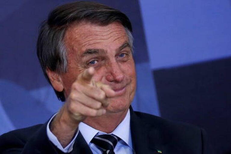 Bolsonaro diz que fake news fazem parte da vida após editar MP que dificulta combate à desinformação