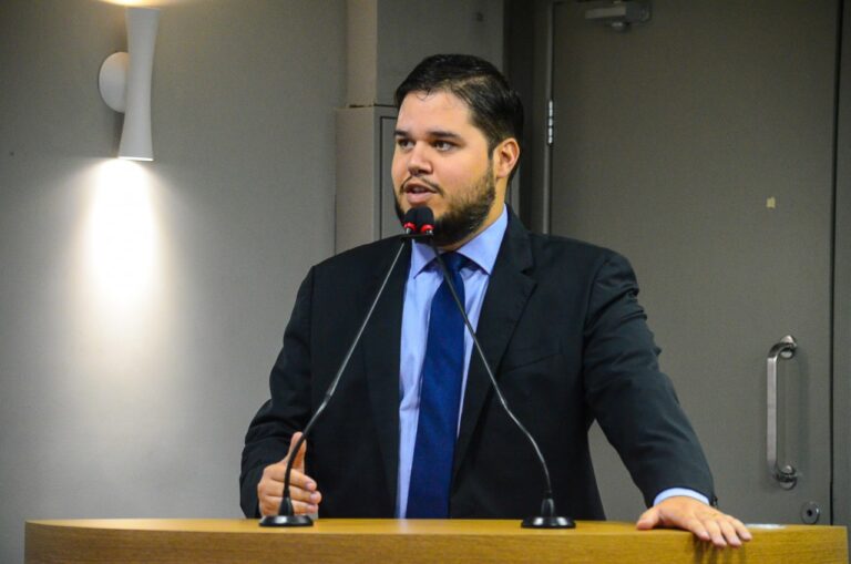 Anderson Monteiro se diz honrado por convite para o MDB mas condiciona mudança de partido à permanência na oposição: “Tem que me dar essa liberdade”