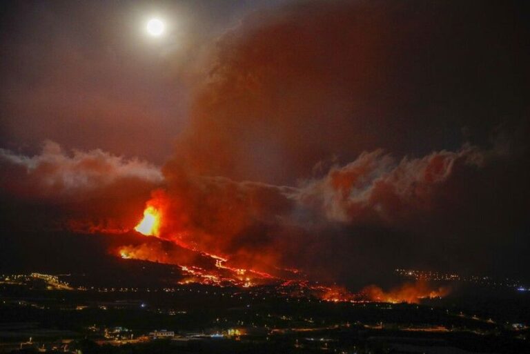 Vulcão de La Palma destrói 320 construções e 154 hectares de terra
