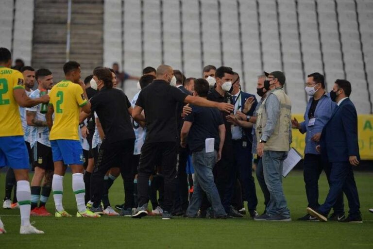 Após jogo suspenso, seleção argentina deixa o Brasil ‘escoltada’ por embaixador