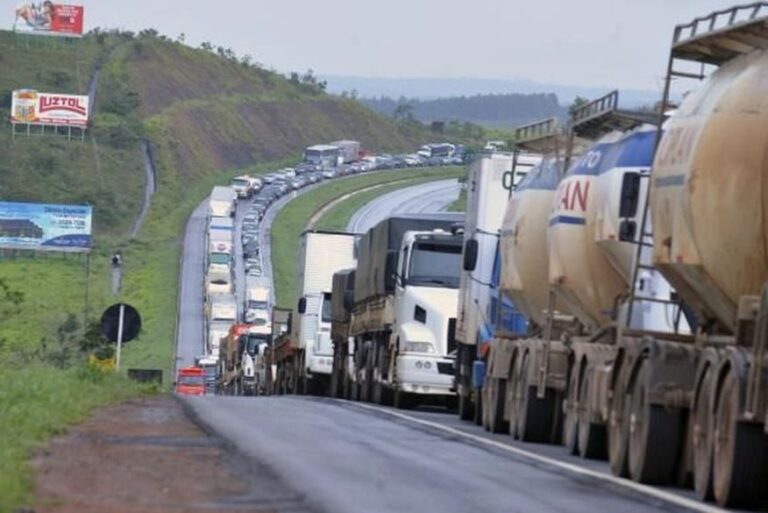 PRF afirma que até o momento não existem bloqueios de caminhoneiros nas rodovias federais da Paraíba
