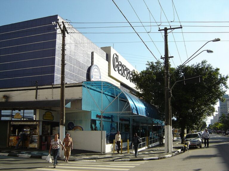 Funcionário do Carrefour desaparecido é achado quase 2 dias depois preso em elevador de supermercado, sem comer nem beber